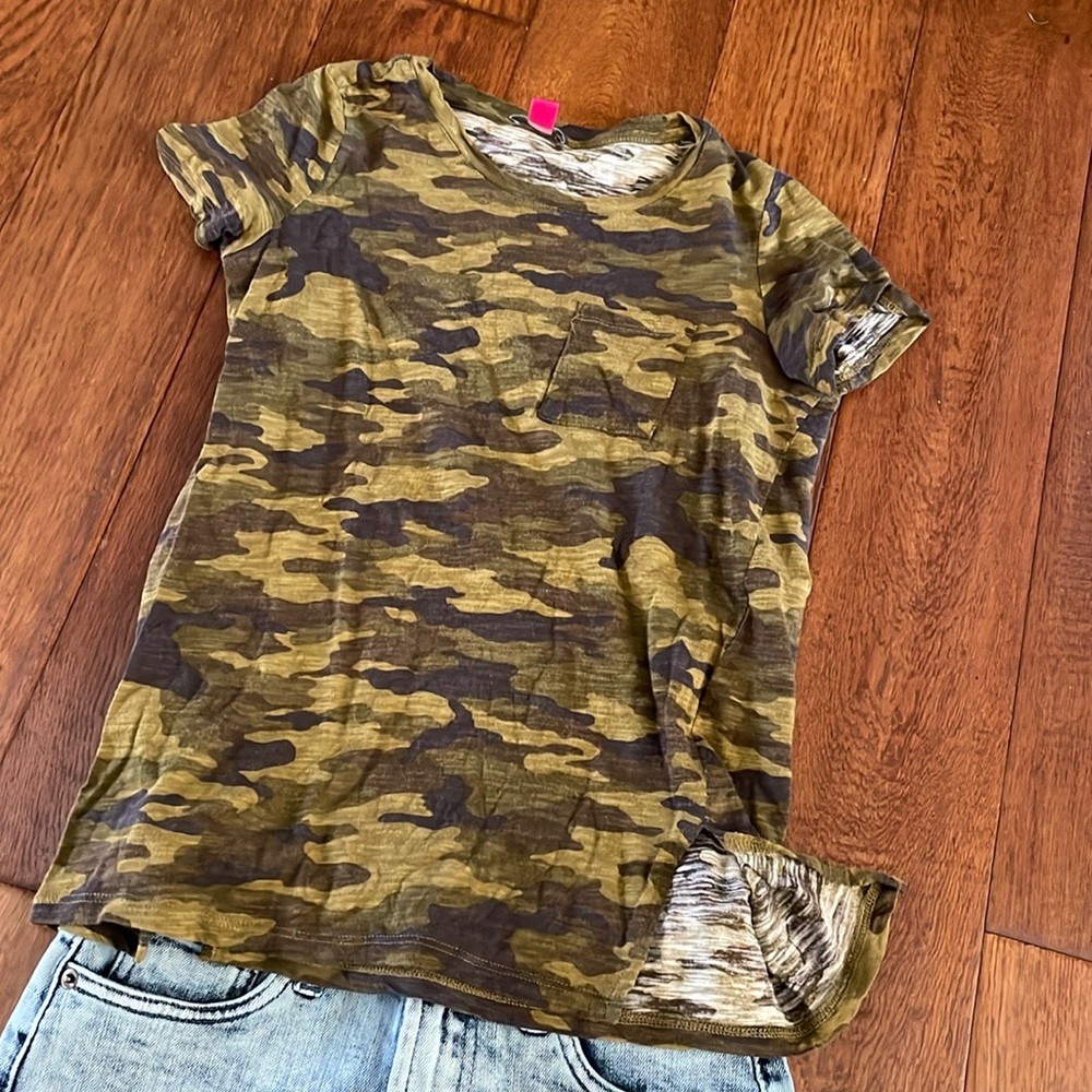 Camouflage T-shirt with pocket